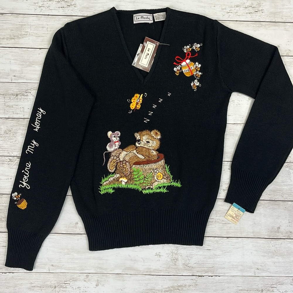 Vintage Le Moda embroidered honey bee bear sweater, small